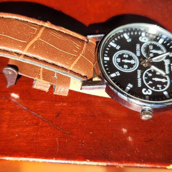 Men's Ultra Slim Watch - Picture 2 of 2